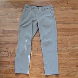 Dockers Men's Light Gray Chinos